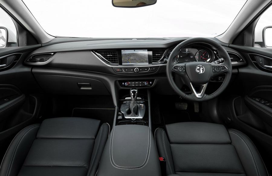 Торпедо Vauxhall Insignia Grand Sport Turbo 4x4 2017 года  (фото 23 из 41)